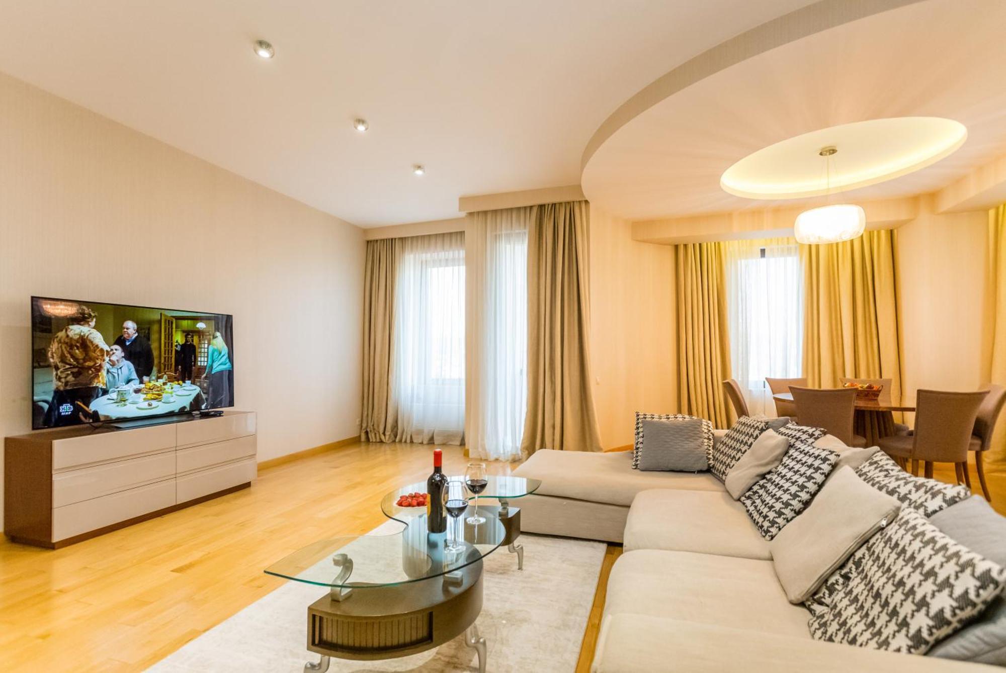 Central Cosy 5Bd-5Bath Apartment Tbilisi Luaran gambar