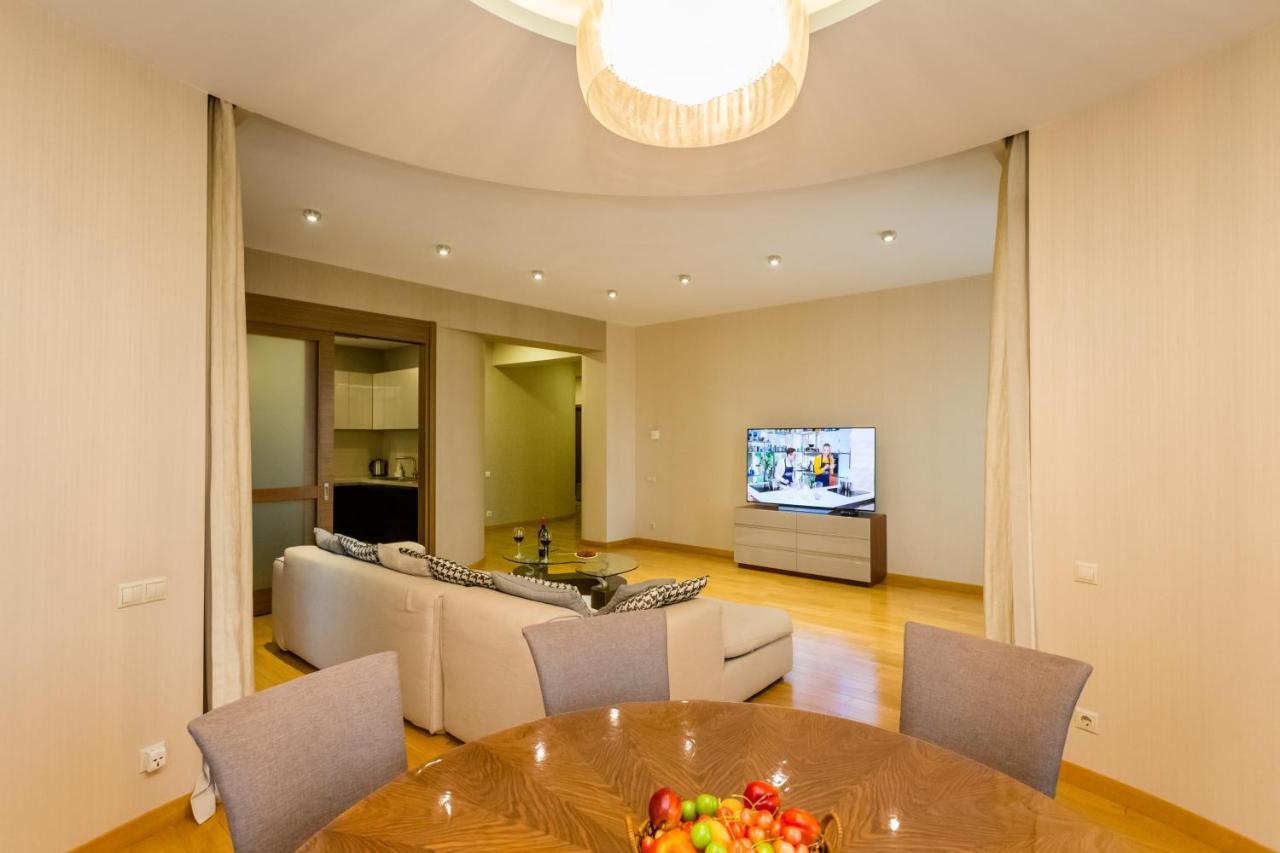 Central Cosy 5Bd-5Bath Apartment Tbilisi Luaran gambar
