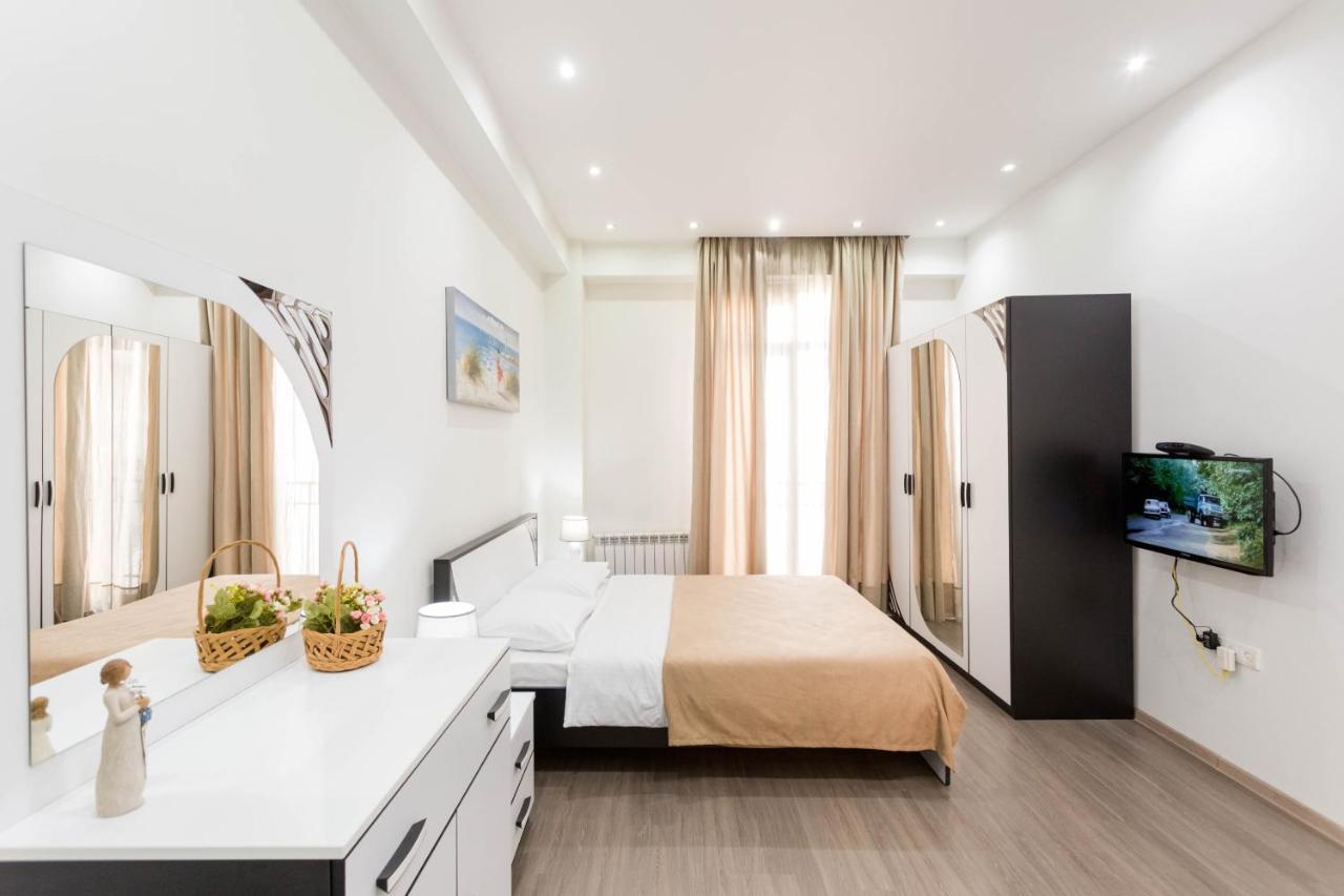 Central Cosy 5Bd-5Bath Apartment Tbilisi Luaran gambar